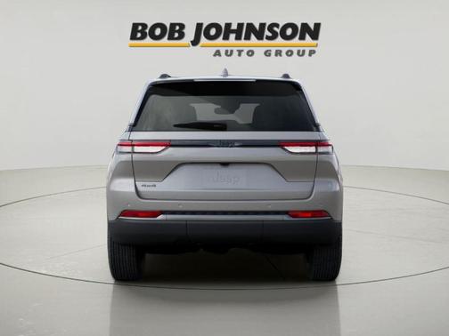 Metallic 2026 Jeep Grand Cherokee Laredo