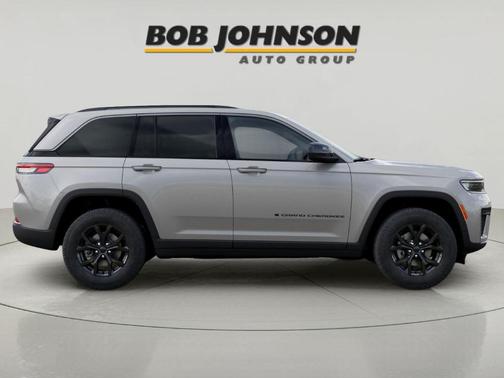 Metallic 2026 Jeep Grand Cherokee Laredo