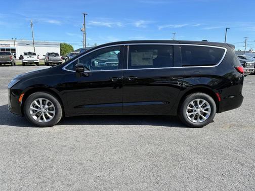 Diamond Black 2027 Chrysler Pacifica SELECT