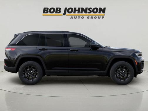 Diamond Black 2026 Jeep Grand Cherokee Laredo