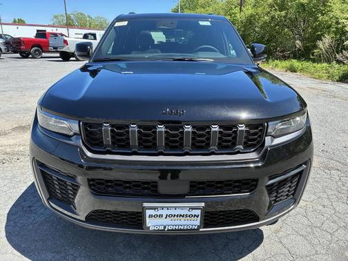 Diamond Black 2026 Jeep Grand Cherokee Laredo