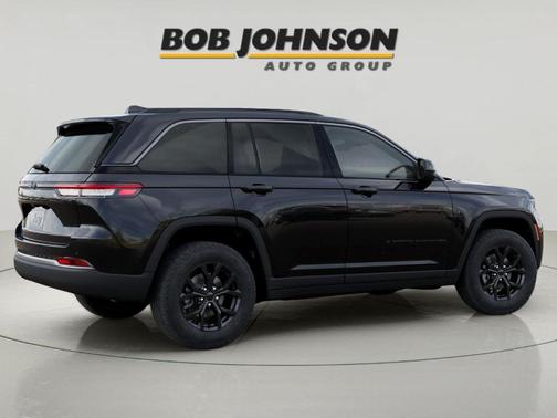 Diamond Black 2026 Jeep Grand Cherokee Laredo