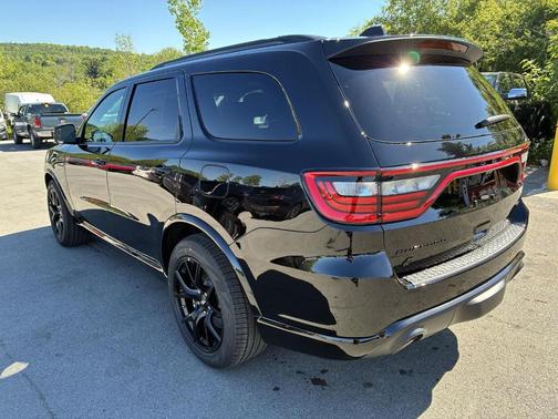 DB Black Clearcoat 2026 Dodge Durango GT Plus HEMI V8