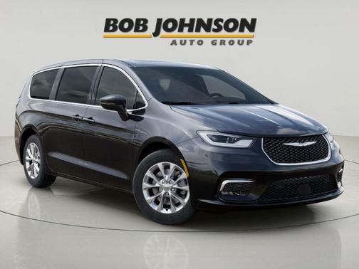 Diamond Black 2026 Chrysler Pacifica Limited