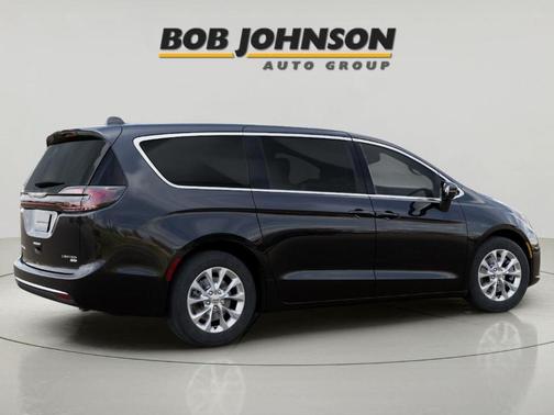 Diamond Black 2026 Chrysler Pacifica Limited