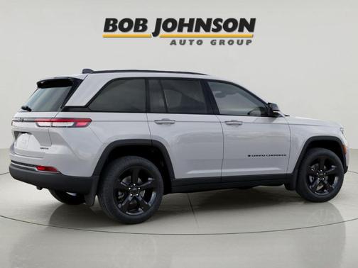 Bright White Clearcoat 2025 Jeep Grand Cherokee Limited