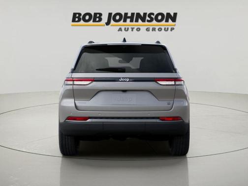 Silver Zynith 2026 Jeep Grand Cherokee Sport