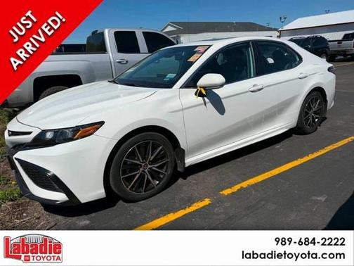 White 2024 Toyota Camry Hybrid SE