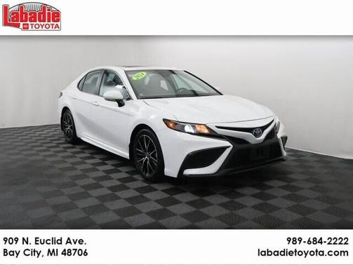 White 2024 Toyota Camry Hybrid SE