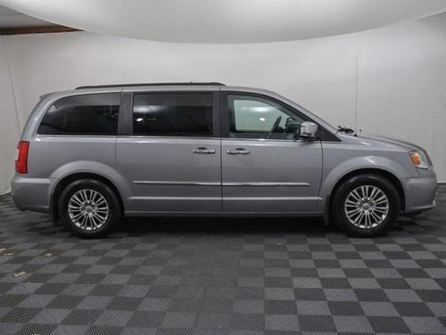2015 Chrysler Town & Country Touring-L