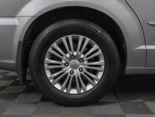 2015 Chrysler Town & Country Touring-L