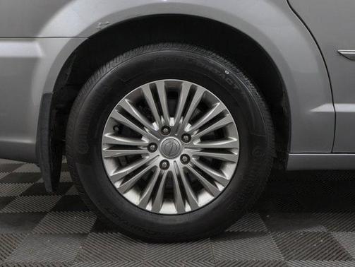 2015 Chrysler Town & Country Touring-L