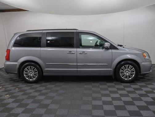 2015 Chrysler Town & Country Touring-L
