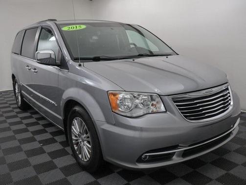 2015 Chrysler Town & Country Touring-L