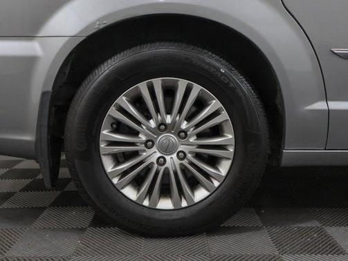 2015 Chrysler Town & Country Touring-L