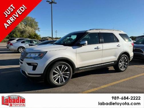 White Platinum Tri-Coat 2018 Ford Explorer Platinum