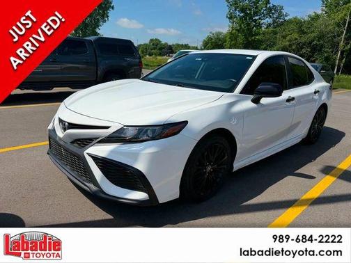 Super White 2021 Toyota Camry SE Nightshade