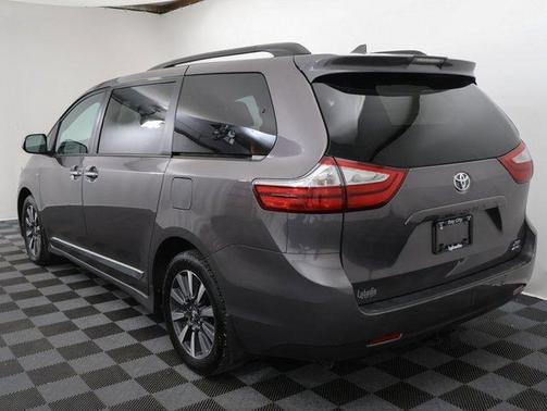 2019 Toyota Sienna XLE