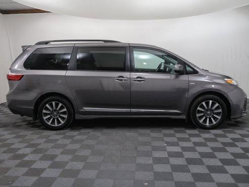 2019 Toyota Sienna XLE