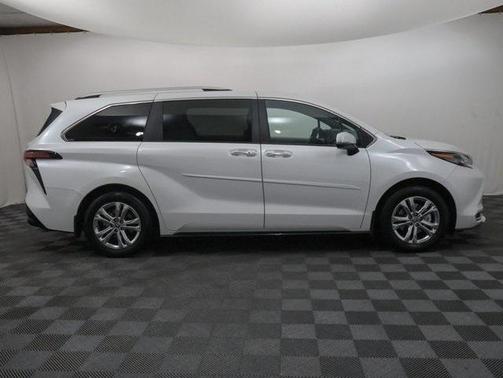 2024 Toyota Sienna Platinum 7 Passenger