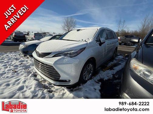 2024 Toyota Sienna Platinum 7 Passenger