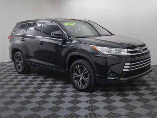 2019 Toyota Highlander LE I4