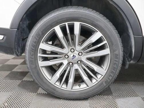 White Platinum Tri-Coat 2018 Ford Explorer Platinum