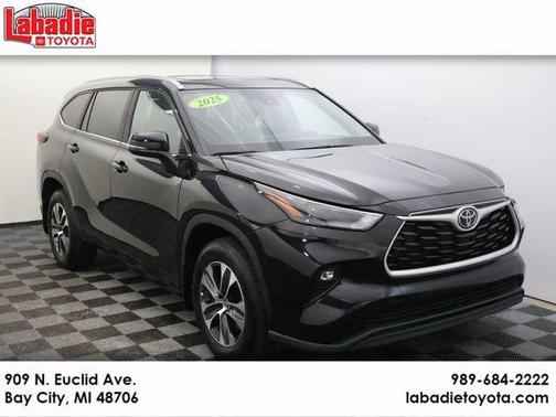 Midnight Black 2025 Toyota Highlander XLE