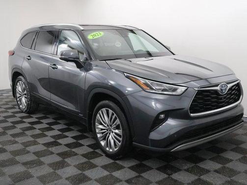 2023 Toyota Highlander Hybrid Platinum
