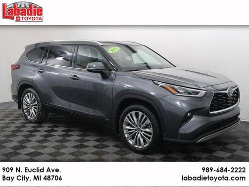 2023 Toyota Highlander Hybrid Platinum