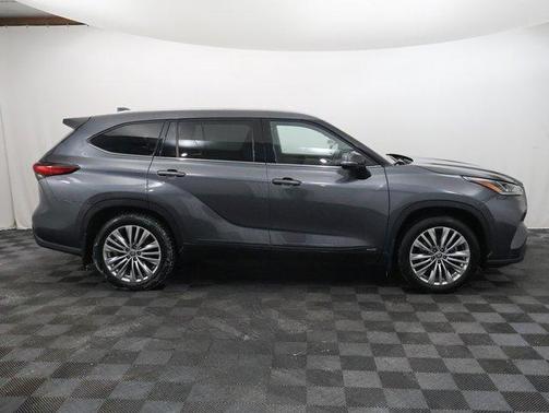 2023 Toyota Highlander Hybrid Platinum