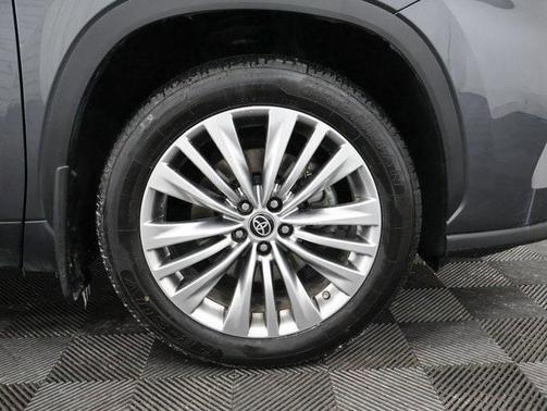 2023 Toyota Highlander Hybrid Platinum