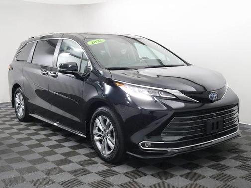 Midnight Black 2022 Toyota Sienna Limited