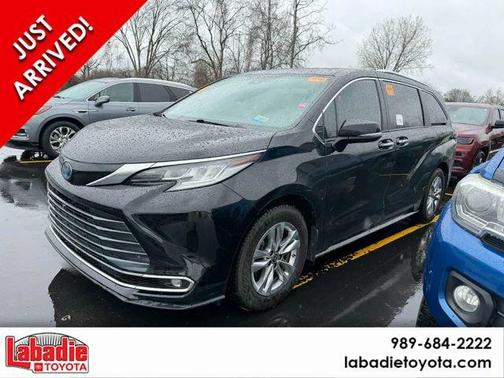 Midnight Black 2022 Toyota Sienna Limited