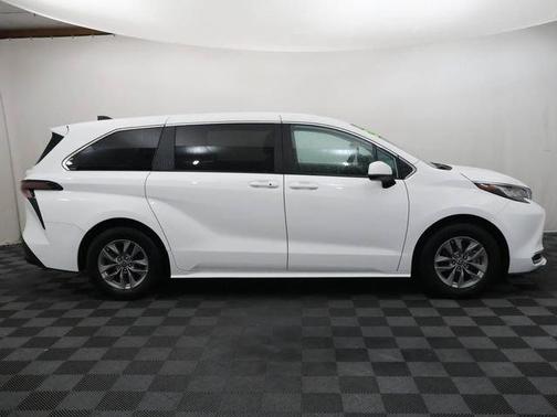 Ice 2023 Toyota Sienna LE