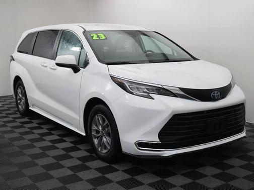 Ice 2023 Toyota Sienna LE