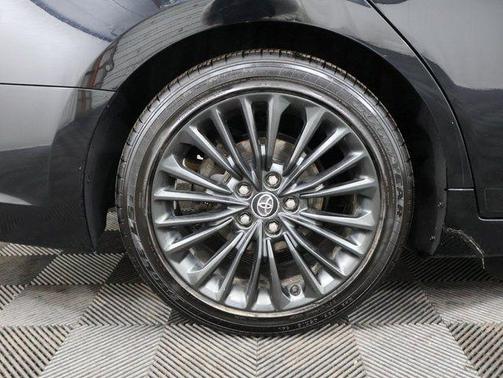 2020 Toyota Avalon Hybrid XSE