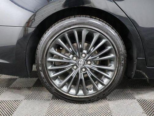 2020 Toyota Avalon Hybrid XSE