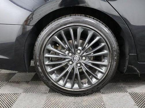 2020 Toyota Avalon Hybrid XSE