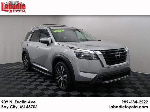2025 Nissan Pathfinder Platinum