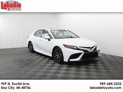 White 2022 Toyota Camry Hybrid SE