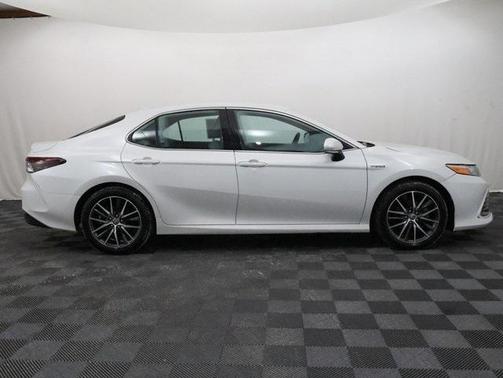 2021 Toyota Camry Hybrid XLE