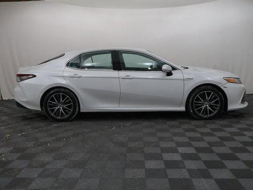 2021 Toyota Camry Hybrid XLE