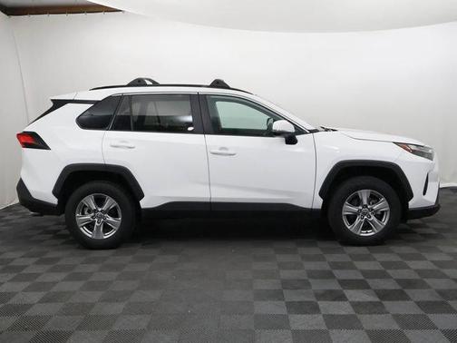 Ice 2023 Toyota RAV4 XLE