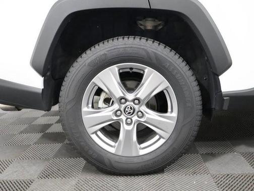 Ice 2023 Toyota RAV4 XLE