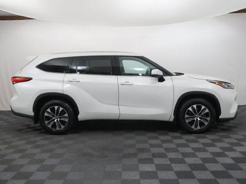 Blizzard Pearl 2021 Toyota Highlander XLE