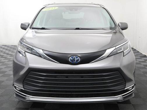 2023 Toyota Sienna XLE