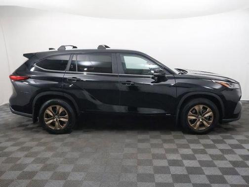 2023 Toyota Highlander Hybrid Bronze Edition