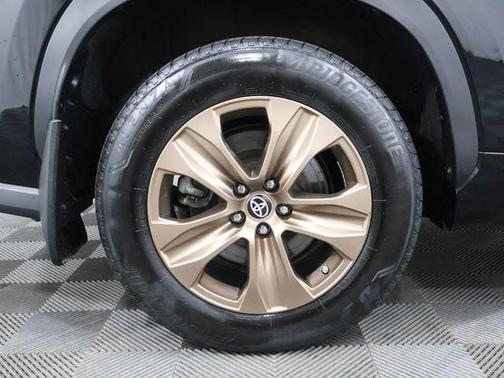 2023 Toyota Highlander Hybrid Bronze Edition