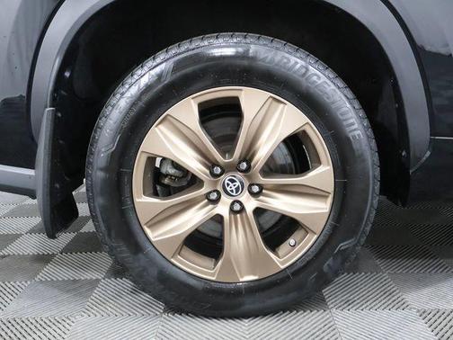 2023 Toyota Highlander Hybrid Bronze Edition